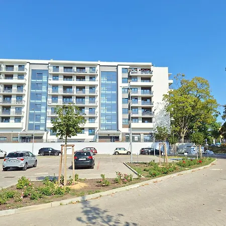 Classic - Prywatny Parking, Blisko Szpital Arkonska I Strzalowska