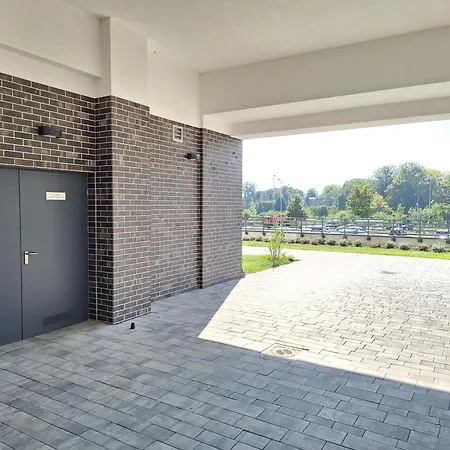 Classic - Prywatny Parking, Blisko Szpital Arkonska I Strzalowska Szczecin