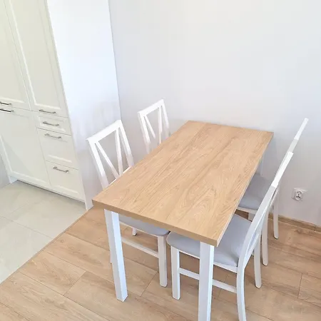 Apartment Classic - Prywatny Parking, Blisko Szpital Arkonska I Strzalowska