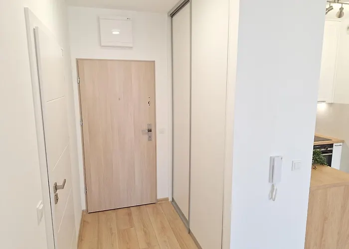 Apartment Classic - Prywatny Parking, Blisko Szpital Arkonska I Strzalowska