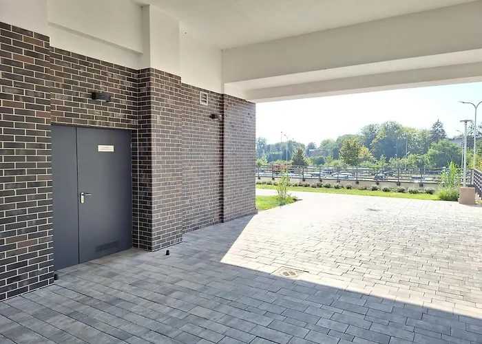 Classic - Prywatny Parking, Blisko Szpital Arkonska I Strzalowska Щецин