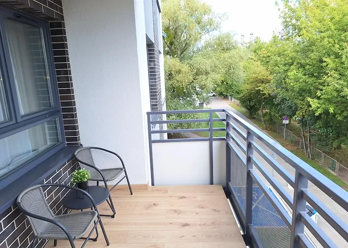 Classic - Prywatny Parking, Blisko Szpital Arkonska I Strzalowska