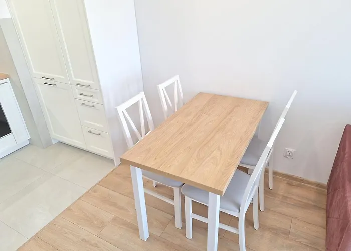 Apartment Classic - Prywatny Parking, Blisko Szpital Arkonska I Strzalowska